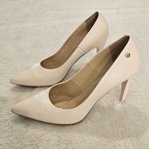 Genuine Leather Cream Heels Pumps Size 9 Business Casual Formal Feminine Work